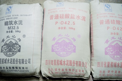 袋裝：普通硅酸鹽水泥——P·O42.5 ，P·O42.5低堿 ，P·O42.5R；P·O52.5，P·O52.5R。
